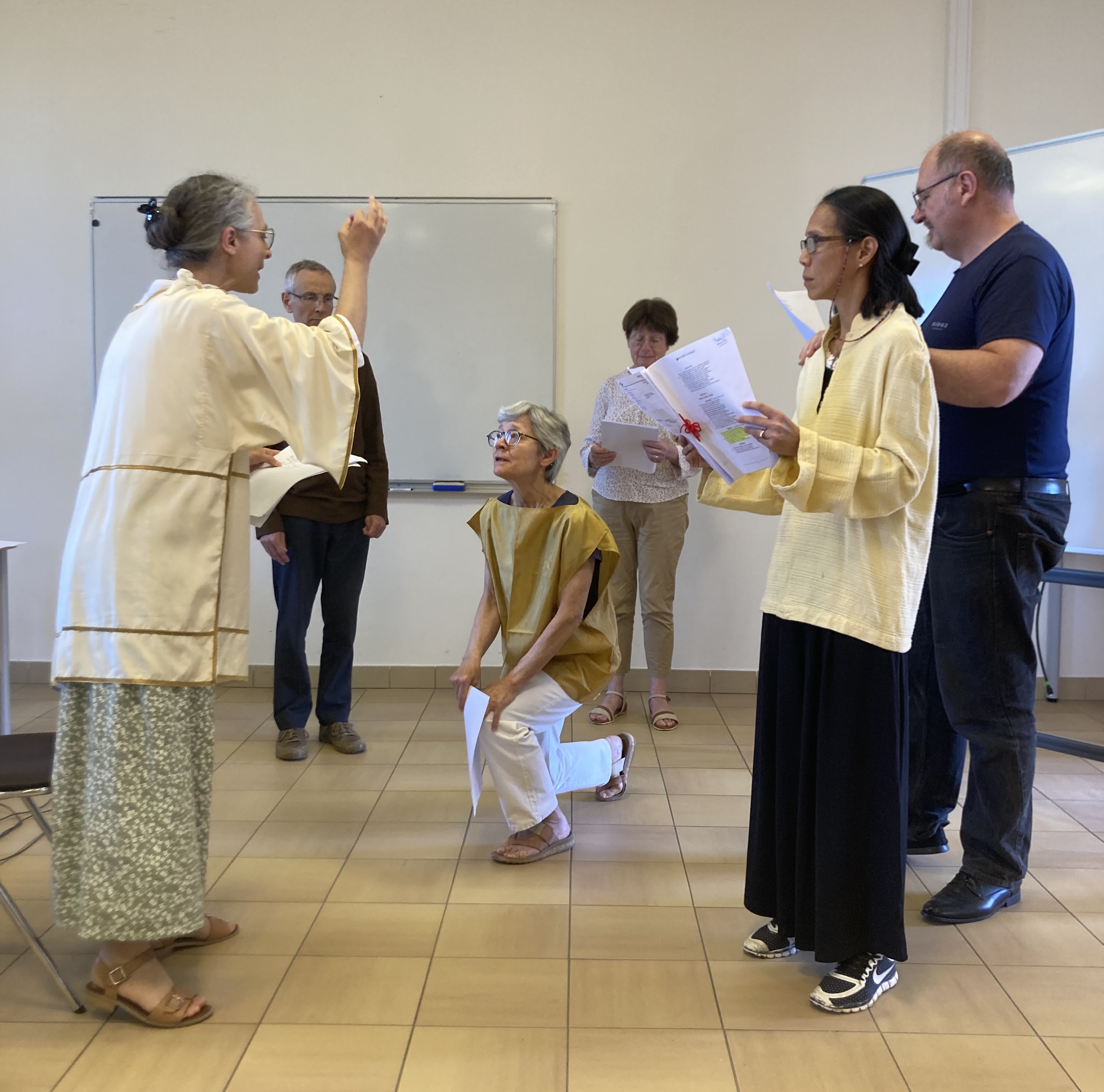 Les participants interprètent une scène du 