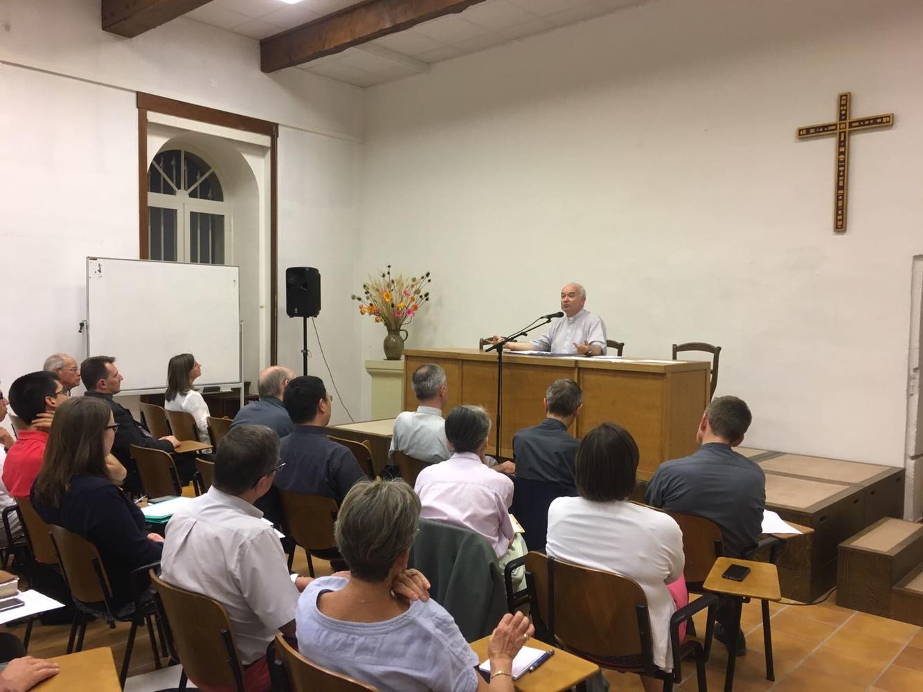 Conférence publique sur le Renouveau Charismatique