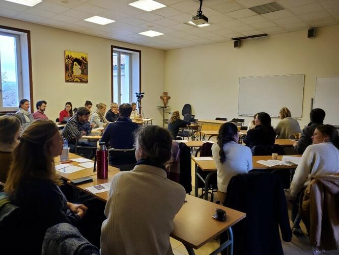 "Prends soin de lui" : Une formation anthropologique et théologique dédiée aux soignants